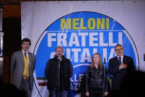 Meloni, Bianchini, Marsilio e Giampiero cantano l'inno di Mameli