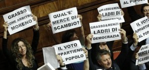 Il cartello sgrammatico del leghisti in Senato