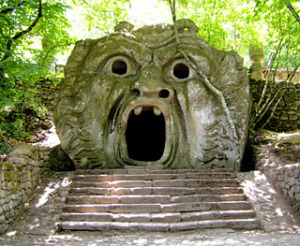 Il caratteristico parco dei mostri a Bomarzo