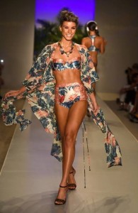 Bikini e kimono: un classico per l'estate 2015