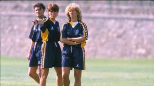 Carolina Morace, con Betty Bavagnoli e Maurizio Pellegrino durante l'estate del 1999 nel ritiro di Abbadia San Salvatore