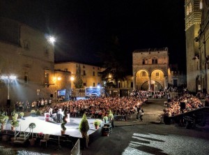 Piazza San Lorenzo stracolma per Gramellini