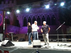 Il presidente del Solidazio Massimo Mecarini con Andrea Baffo e Cristina Pallotta sul palco