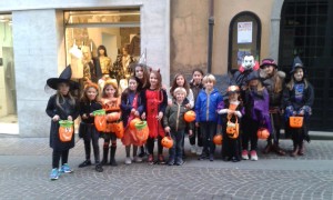 I bambini mascherati ieri in centro per Halloween