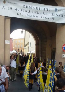 L'inaugurazione con le bandiere