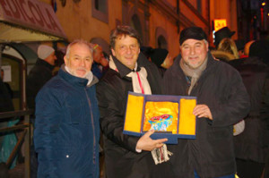 Sergio Farricelli e Domenico Bigi con il sindaco di Ronciglione Alessandro Giovagnoli (a destra)